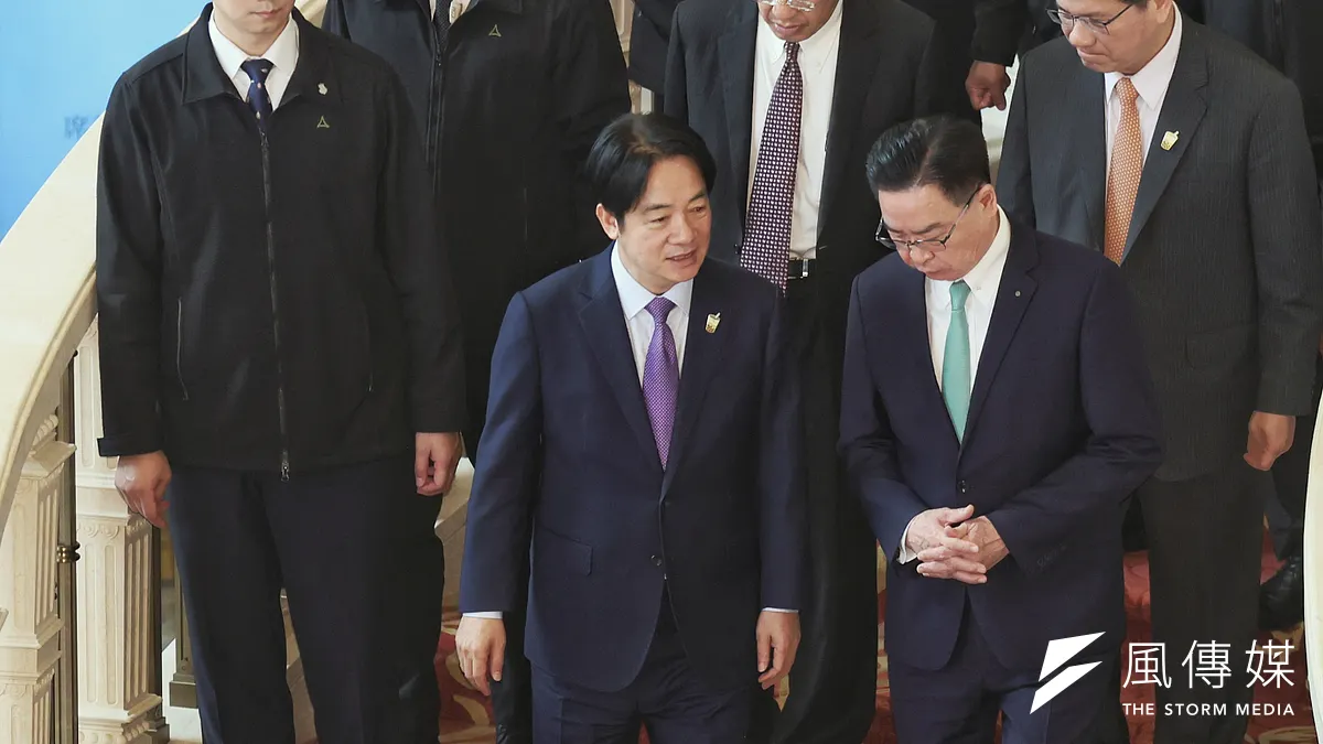 間諜竟能長期近身於總統賴清德(前中)和國安會秘書長吳釗燮(前右)左右,事態非同小可。(柯承惠攝)