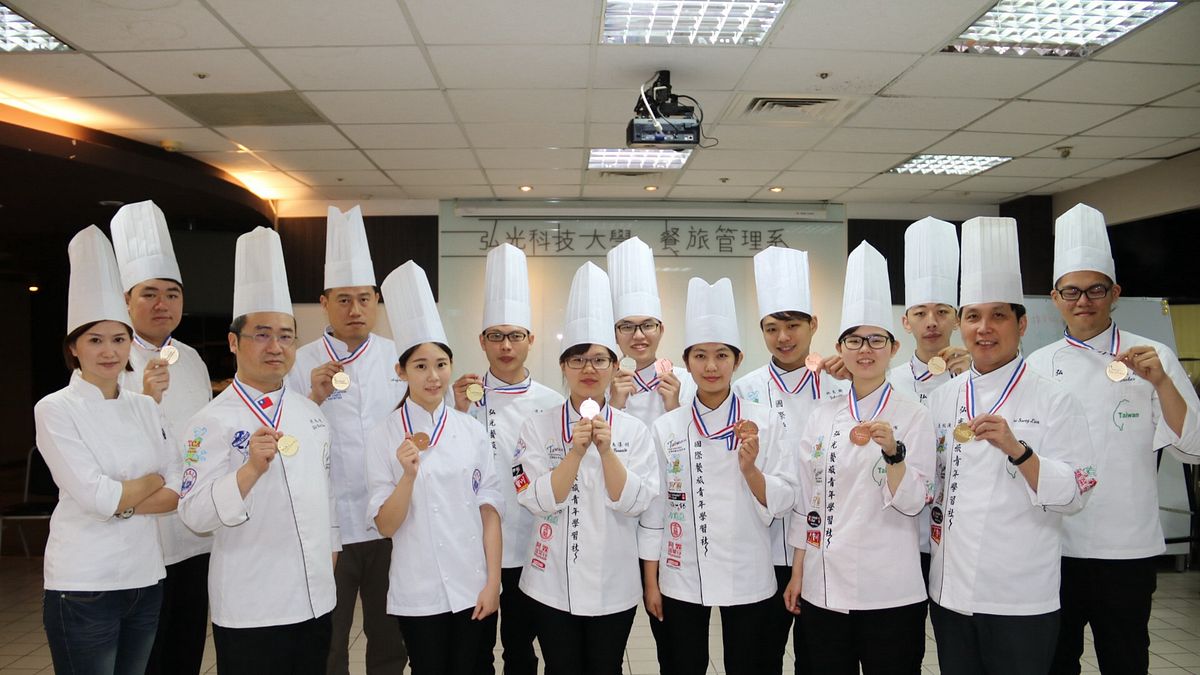 參與新加坡國廚藝挑戰賽 弘光科大奪得7金1銀7銅 參與新加坡國廚藝挑戰賽 弘光科大奪得7金1銀7銅