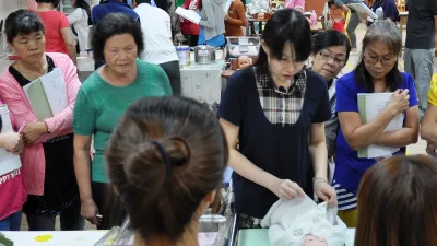 阿公阿嬤學習帶小孩 專業技能托育自家孫子