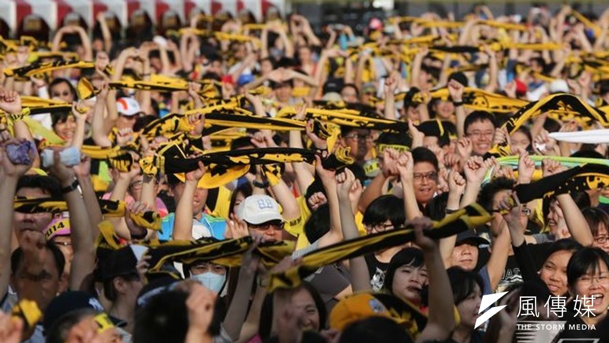 近來各項民調都顯示,台灣反核民意高漲,圖為反核人士在26日早上舉行反核路跑。(余志偉攝) 近來各項民調都顯示,台灣反核民意高漲,圖為反核人士在26日早上舉行反核路跑。(余志偉攝)