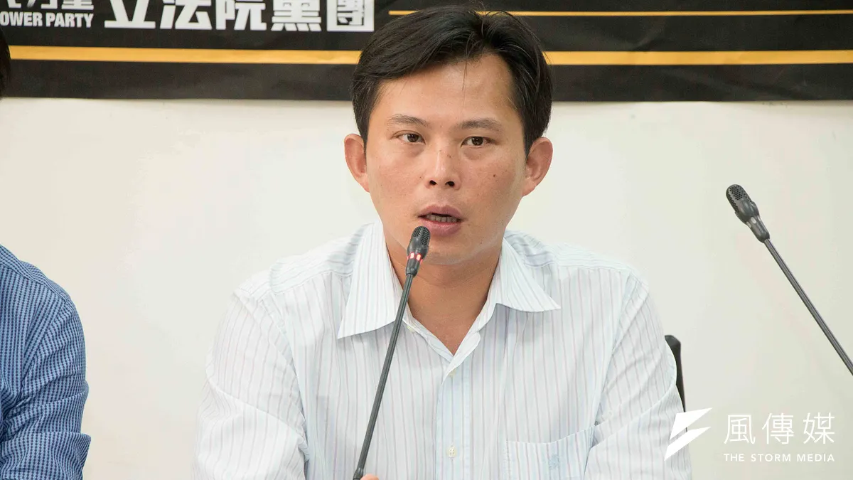 黃國昌今13日指出,台電為了不讓核一1號機被視為永久停用,不斷向原能會申請大修,實際上卻沒有維修事實。(資料照,李振均攝) 黃國昌今13日指出,台電為了不讓核一1號機被視為永久停用,不斷向原能會申請大修,實際上卻沒有維修事實。(資料照,李振均攝)