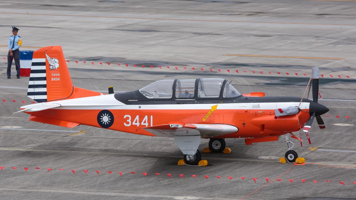 「T-34教練機沒有彈射座椅」 前副司令揭墜機前玩命關頭:飛官盡力了