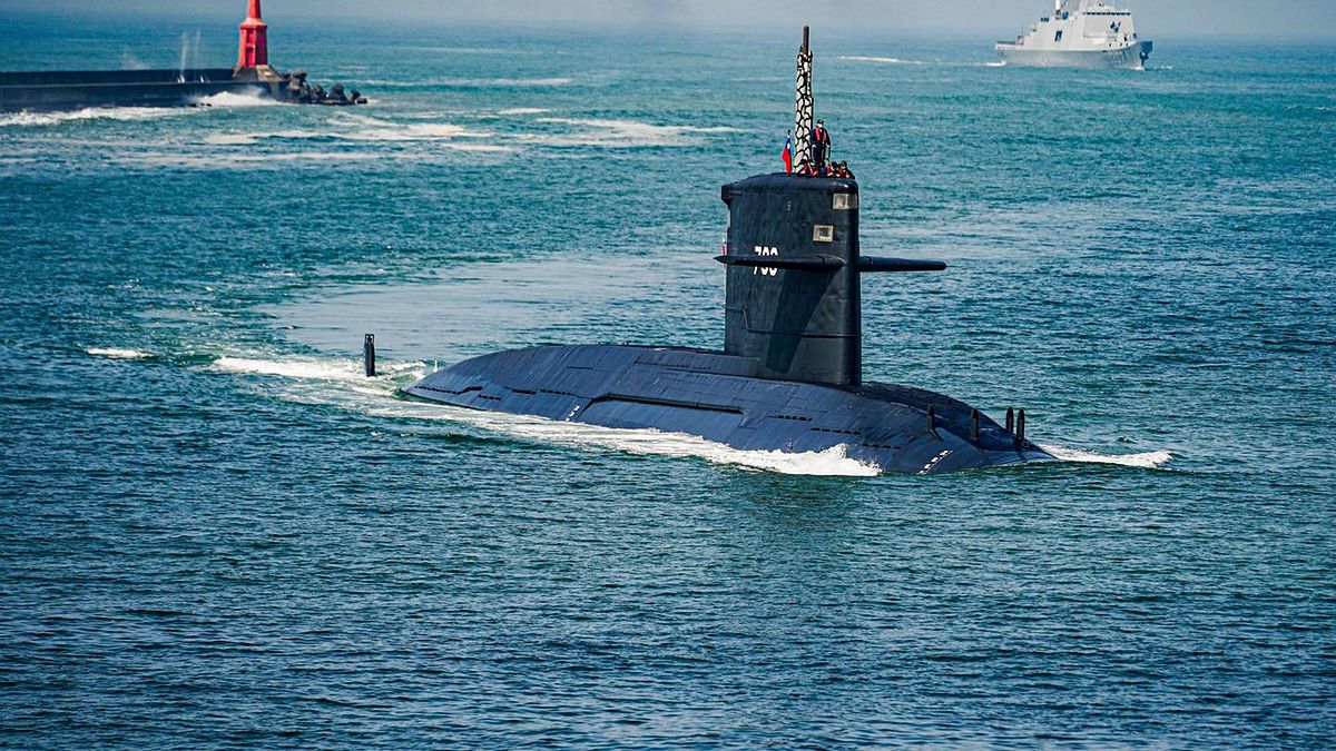 國防部9日公布「中華民國110年國防報告書」,內容披露海軍潛艇曾赴南沙、太平島周邊海域偵巡。圖為劍龍級潛艦。(資料照,取自中華民國海軍臉書) 國防部9日公布「中華民國110年國防報告書」,內容披露海軍潛艇曾赴南沙、太平島周邊海域偵巡。圖為劍龍級潛艦。(資料照,取自中華民國海軍臉書)