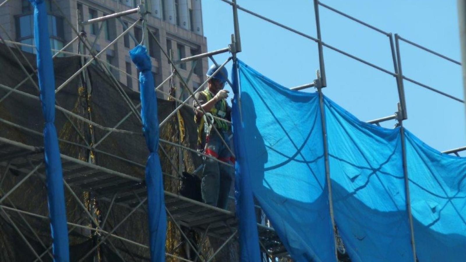 強颱薔琵來勢洶洶 中市勞工局緊急示警 督促營造工地與戶外作業嚴加防颱