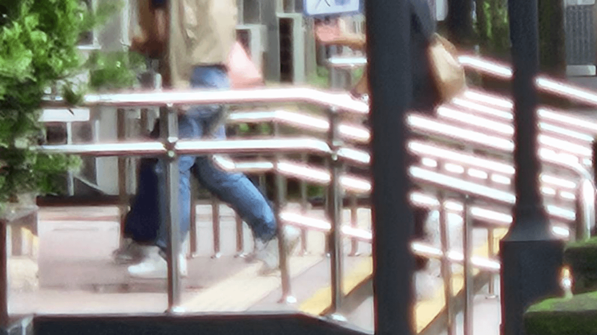 調查局聯合專案小組於7月26日上午8時許將涉嫌台積電2奈米晶片案的陳姓嫌疑人(淺色上衣者)移送台北市博愛路台灣高檢署。(林益民攝) 調查局聯合專案小組於7月26日上午8時許將涉嫌台積電2奈米晶片案的陳姓嫌疑人(淺色上衣者)移送台北市博愛路台灣高檢署。(林益民攝)