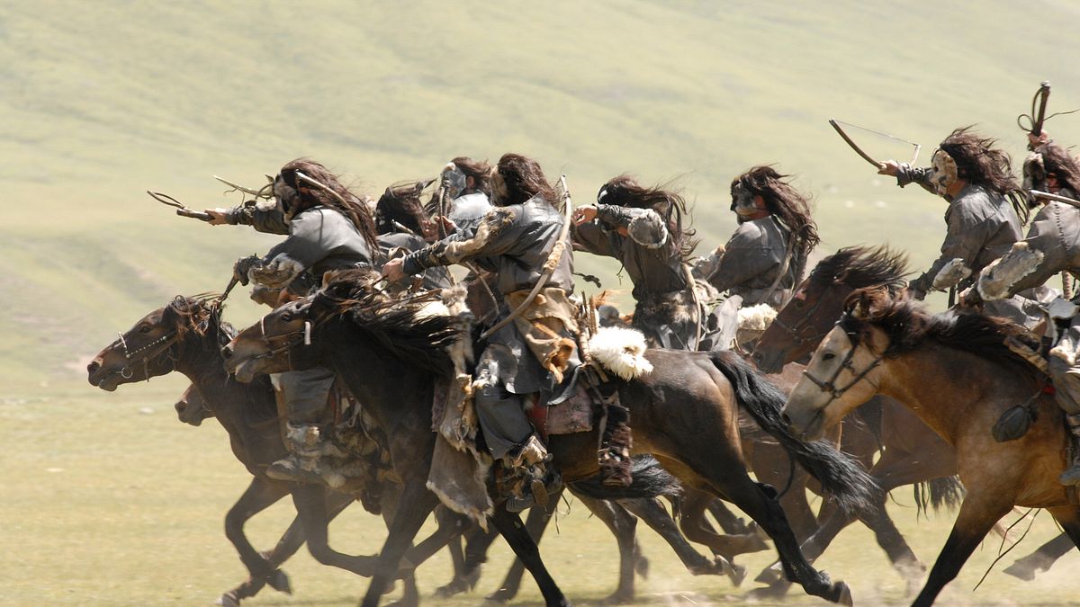 帕勒塔王在清末民初的時代中,具有舉足輕重的地位,不僅可能是蒙古第一位出國留學的王,也是三大名王中唯一受過現代高等教育的王。(圖/取自IMDb) 帕勒塔王在清末民初的時代中,具有舉足輕重的地位,不僅可能是蒙古第一位出國留學的王,也是三大名王中唯一受過現代高等教育的王。(圖/取自IMDb)