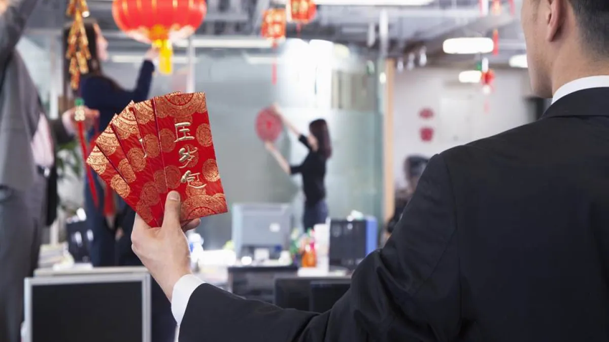 2021過年加班薪水怎麼算看這裡!春節連假上班自身權益絕對不能忘!(圖/shutterstock )