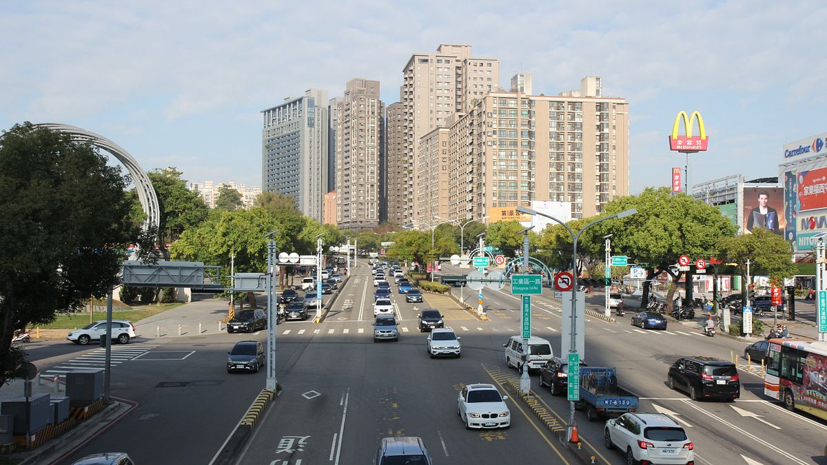 為減少交通事故死亡人數,台中市府藉由大數據分析事故熱點熱區,探究高風險類型原因,滾動調整事故防制策略,多元管道宣導,維護全市交通安全。(圖/台中市政府) 為減少交通事故死亡人數,台中市府藉由大數據分析事故熱點熱區,探究高風險類型原因,滾動調整事故防制策略,多元管道宣導,維護全市交通安全。(圖/台中市政府)