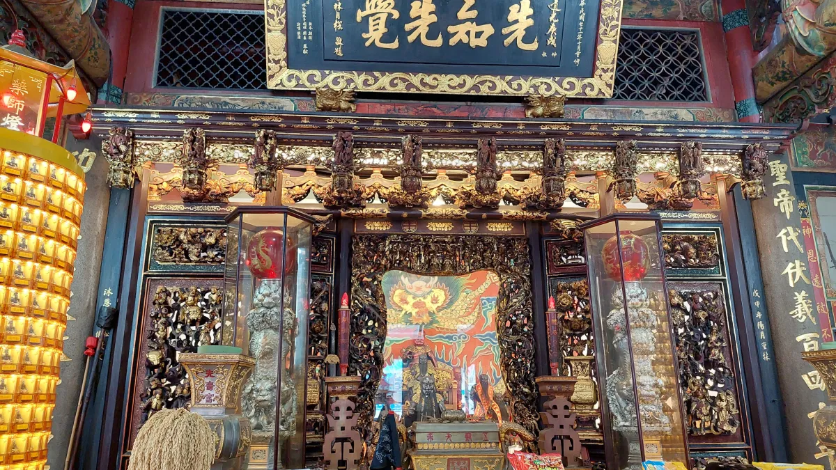 三重先嗇宮正殿神龕。(圖/新北市文化局提供)