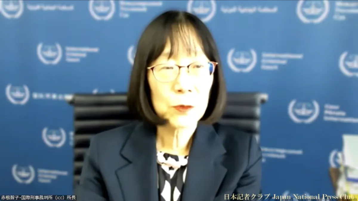 米国の制裁対象となったICCの赤根智子所長が会見を開き、圧力に屈せず国際司法の独立と法の支配を守り抜く決意を表明するとともに、日本政府に外交的支援と国内の法整備を求めた。(写真/日本記者クラブ提供)