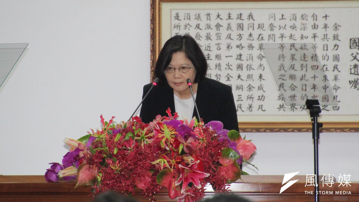 台北市長柯文哲對幕僚測謊一事引發軒然大波,民進黨中常會15日也有人開玩笑說,乾脆學柯文哲「測謊」調查是哪位中常委將黨主席蔡英文談話外洩媒體。(王德為攝) 台北市長柯文哲對幕僚測謊一事引發軒然大波,民進黨中常會15日也有人開玩笑說,乾脆學柯文哲「測謊」調查是哪位中常委將黨主席蔡英文談話外洩媒體。(王德為攝)