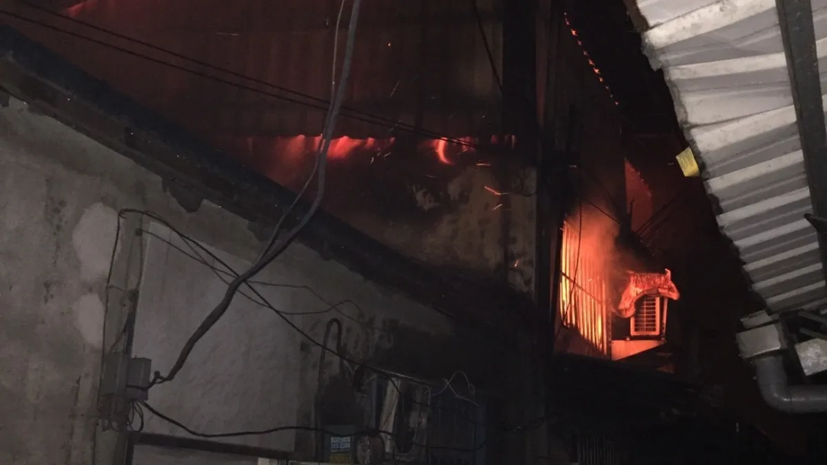 大溪老眷村暗夜起大火 警消成功救出一人