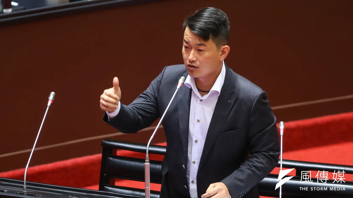 台灣基進立委陳柏惟(見圖)與國民黨立委李貴敏昨(10)日因立法院應成立人權委員會議題唇槍舌戰。(資料照,顏麟宇攝)