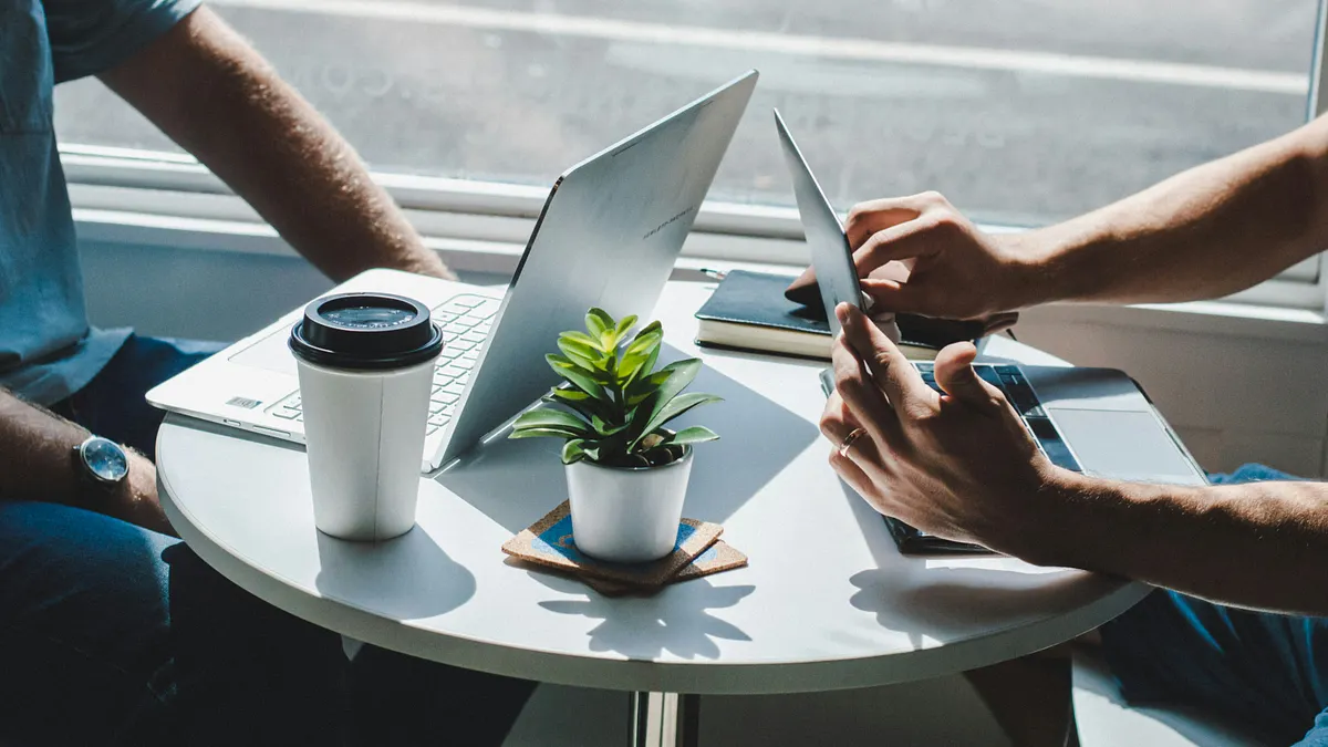 外媒特別選出今年最具潛力的「五大副業」,只要具備特定專業並掌握正確方法,年收入甚至有機會突破10萬美元(約新台幣314萬元)。(示意圖/取自unsplash)