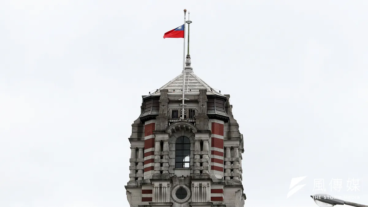 哀悼花蓮地震罹難者及受災戶,總統府21日降半旗一天。(蘇仲泓攝)