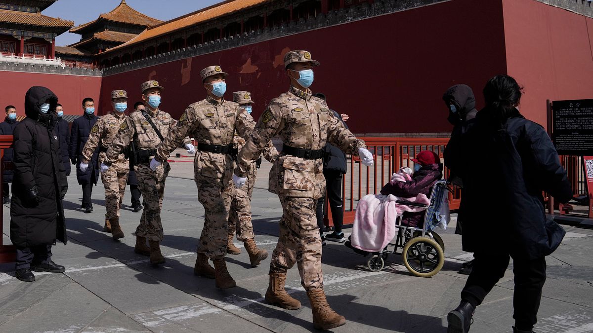 台灣民意基金會最新民調顯示,有47.5%受訪民眾不相信若中共出兵攻打台灣美軍會協防台灣、44.1%民眾相信。圖為中國人民解放軍。(資料照,美聯社) 台灣民意基金會最新民調顯示,有47.5%受訪民眾不相信若中共出兵攻打台灣美軍會協防台灣、44.1%民眾相信。圖為中國人民解放軍。(資料照,美聯社)