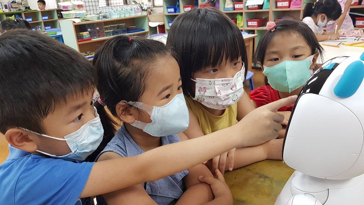 楊文科將持續推動「數位科技素養學習」,導入AI人工智慧發展學校特色課程。(圖/楊文科競選總部提供) 楊文科將持續推動「數位科技素養學習」,導入AI人工智慧發展學校特色課程。(圖/楊文科競選總部提供)