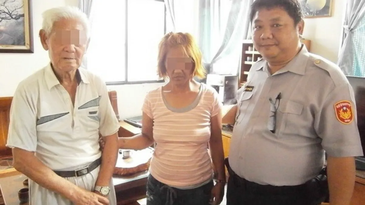 老翁迷路熱昏路旁 路過員警及時伸援手