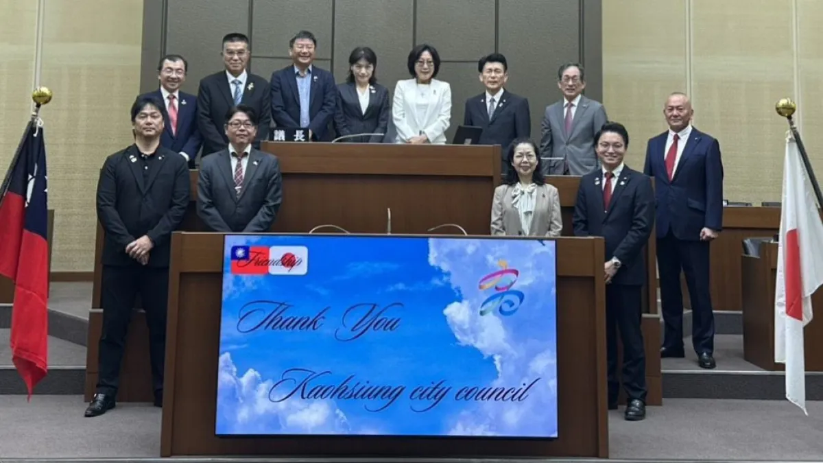 高雄市議長康裕成率議員鄭光峰、李順進、王耀裕等拜會和歌山市議會多位好友相見歡。(圖/高市議會提供)