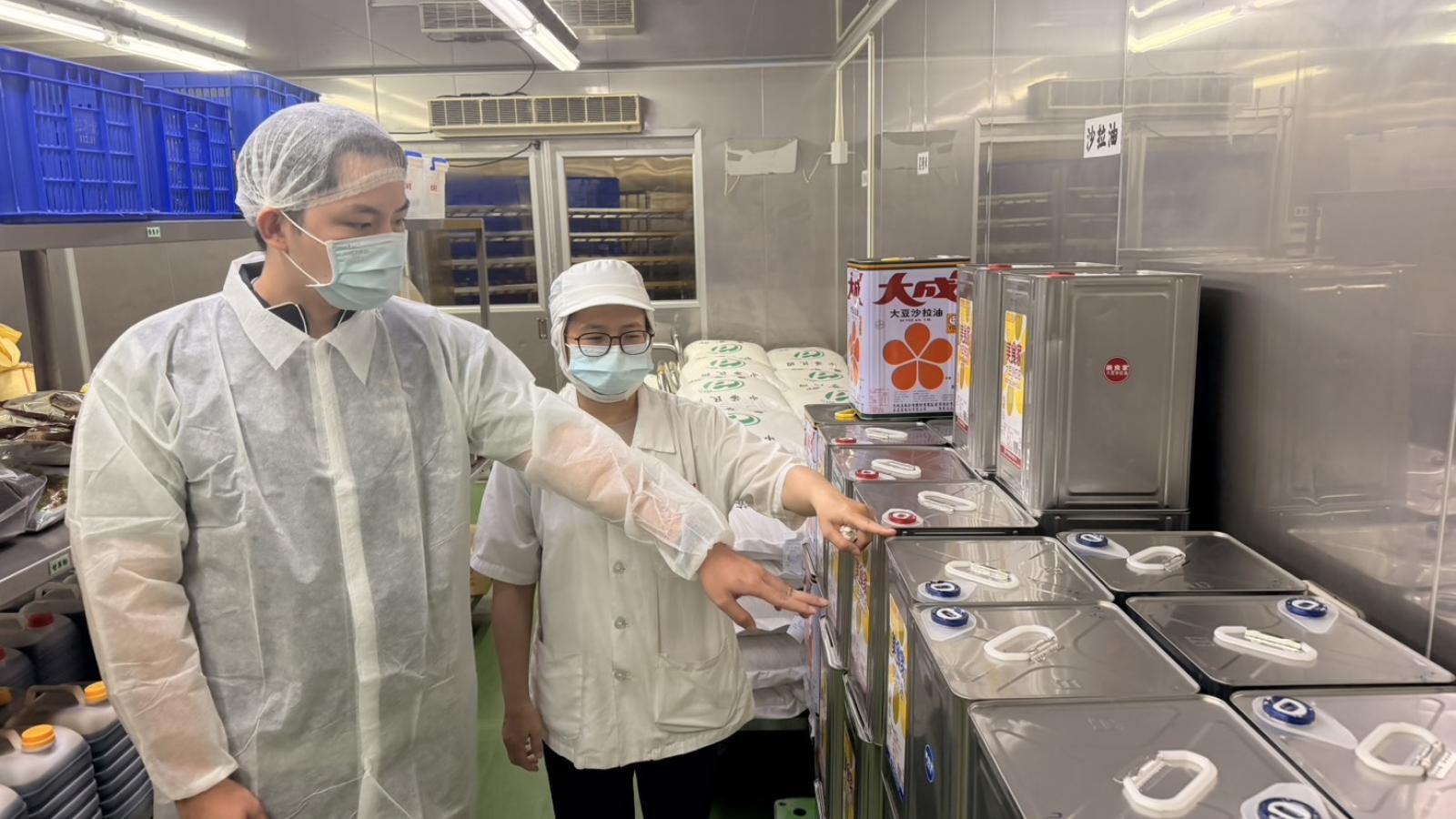 開學前加強校園食安管理 中市教育局、衛生局跨局處稽查校園午餐食安
