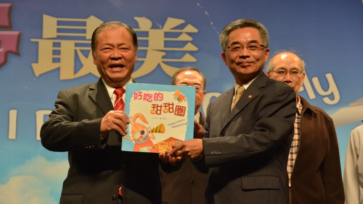 關懷澎湖學子 張榮發基金會捐書、辦講座