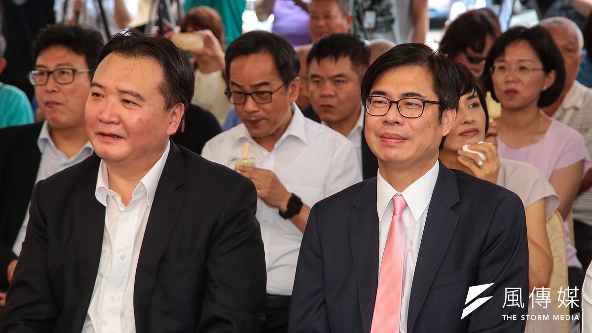 民進黨高雄市長參選人陳其邁(右),今(3)日出席高雄市體育處升格為運動發展局揭牌儀式,致詞時表示,將爭取2030年亞運在高雄舉行。(資料照,顏麟宇攝) 民進黨高雄市長參選人陳其邁(右),今(3)日出席高雄市體育處升格為運動發展局揭牌儀式,致詞時表示,將爭取2030年亞運在高雄舉行。(資料照,顏麟宇攝)