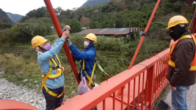 全國橋梁維護評鑑,臺中市在「橋梁檢測」及「橋梁維修」2項作業,連續9年同獲評比為「優良」-橋梁檢查。(圖/臺中市政府建設局)
