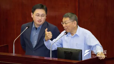 北市觀傳局長劉奕霆(左)被指拿出16萬元代墊民眾黨全國後援會總會長謝俊州的欠款。劉奕霆澄清,只是轉交攤商費用。(資料照,甘岱民攝)