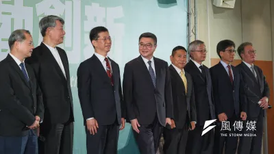準行政院長卓榮泰(左四)接連公布內閣人事,但不止藍營有意見,民進黨內也不看好部分名單。(資料照,顏麟宇攝)