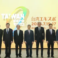 台湾の最先端AI・半導体技術や文化を披露する「TAIWAN EXPO JAPAN 2026」が東京で開催され、高杉真宙さんやMCの施鈺萱さんを迎えたイベントとともに日台の産業連携強化をアピールした。(写真/台湾貿易センター提供) 台湾の最先端AI・半導体技術や文化を披露する「TAIWAN EXPO JAPAN 2026」が東京で開催され、高杉真宙さんやMCの施鈺萱さんを迎えたイベントとともに日台の産業連携強化をアピールした。(写真/台湾貿易センター提供)