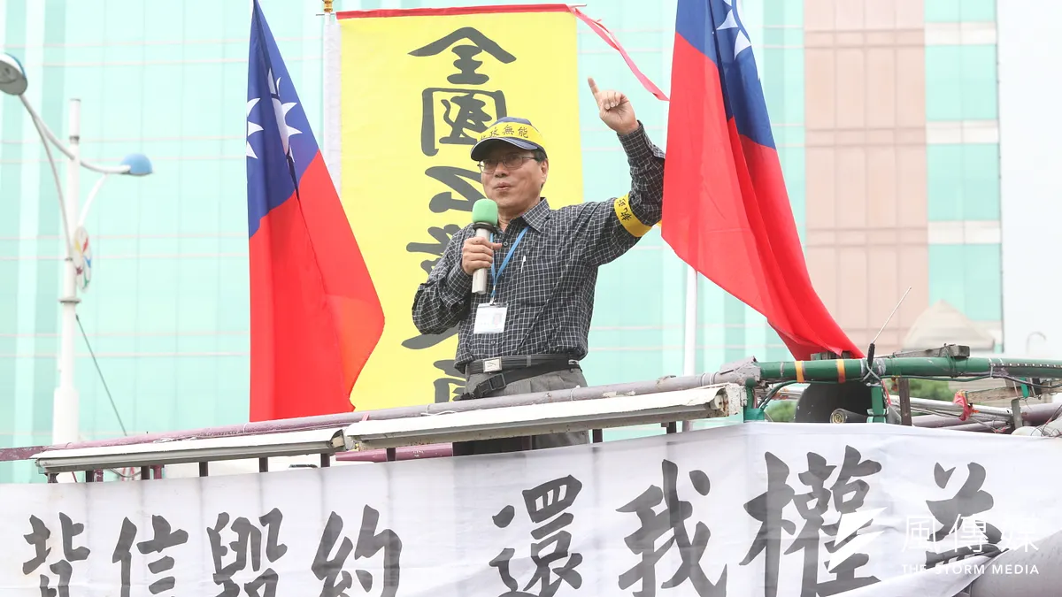 作者指出在年金改革中,看每個人對於不合理的18趴的態度,可以把受到影響的公教人員分成3類:聖人,賢人和常人。圖為監督年金改革聯盟召集人李來希。(資料照,蘇仲泓攝)