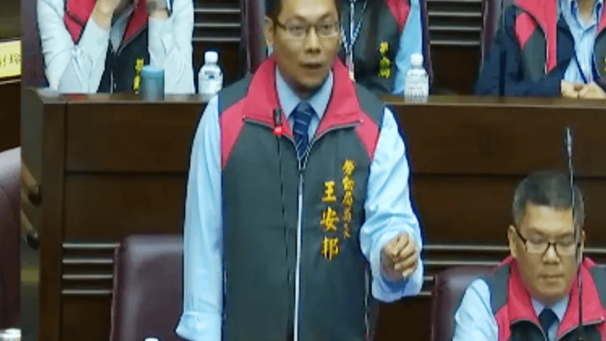 桃園市政府勞動局長王安邦。(圖/翻攝自桃園市議會直播網站)