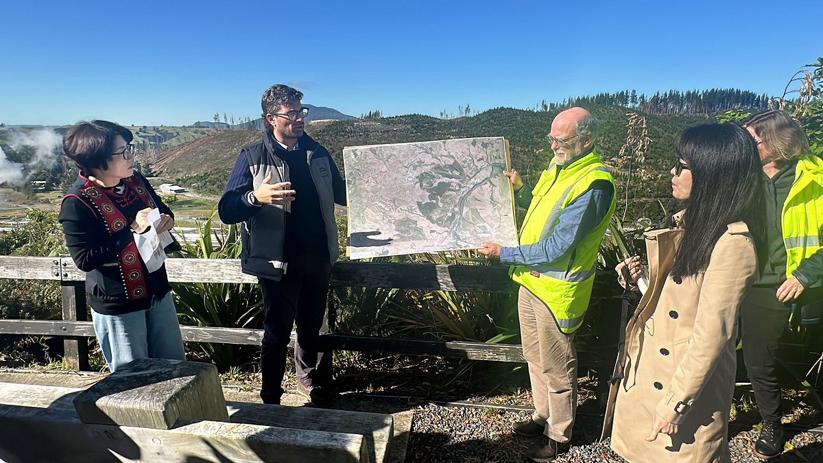 臺東縣長饒慶鈴前往紐西蘭,進行地熱發電發展交流考察行程。(圖/臺東縣政府財政及經濟發展處提供) 臺東縣長饒慶鈴前往紐西蘭,進行地熱發電發展交流考察行程。(圖/臺東縣政府財政及經濟發展處提供)