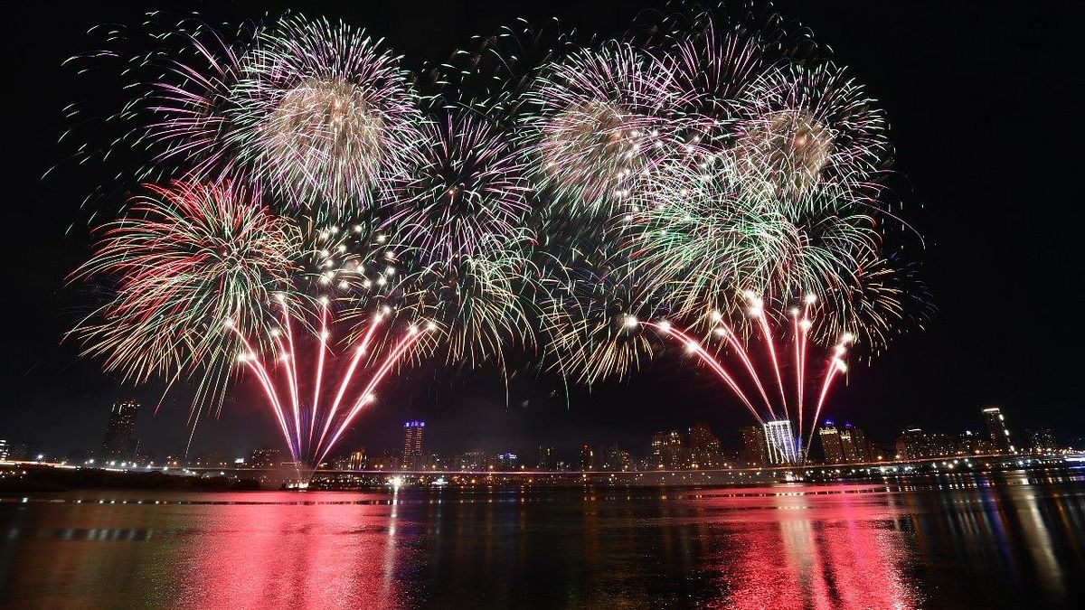 今夏最浪漫花火,大稻埕情人節將於7月30日登場,音樂表演、周邊市集、交通方式一次看懂。(圖/取自台北市政府光觀傳播局官網) 今夏最浪漫花火,大稻埕情人節將於7月30日登場,音樂表演、周邊市集、交通方式一次看懂。(圖/取自台北市政府光觀傳播局官網)