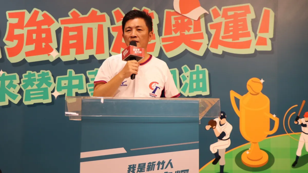 新竹市立委參選人鄭宏輝(見圖)今(31)日宣布,將在11月5日至7日間,在競選總部舉辦中華隊世棒賽的賽事轉播,邀請市民齊聚為中華隊加油。(鄭宏輝提供)