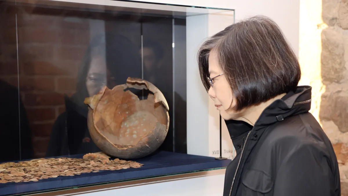蔡英文卸任後節制自己的行動與發言,但私底下對台灣局勢仍高度關心。(蔡英文辦公室提供)