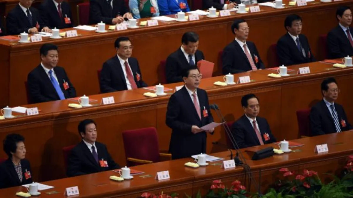 張德江在中國全國人大閉幕會重申,發展仍是第一要務。(BBC中文網)