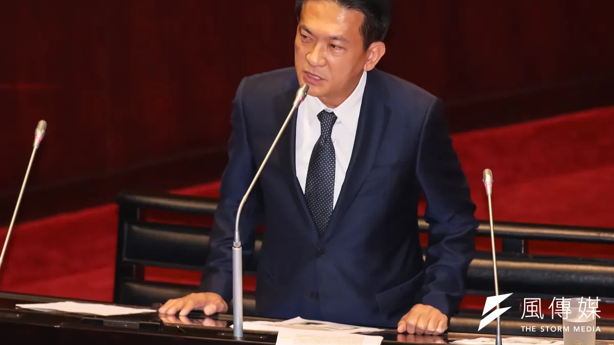 民進黨立委林俊憲擬在新會期,提案修正動保法,棄養最高罰緩30萬元。(資料照,顏麟宇攝)