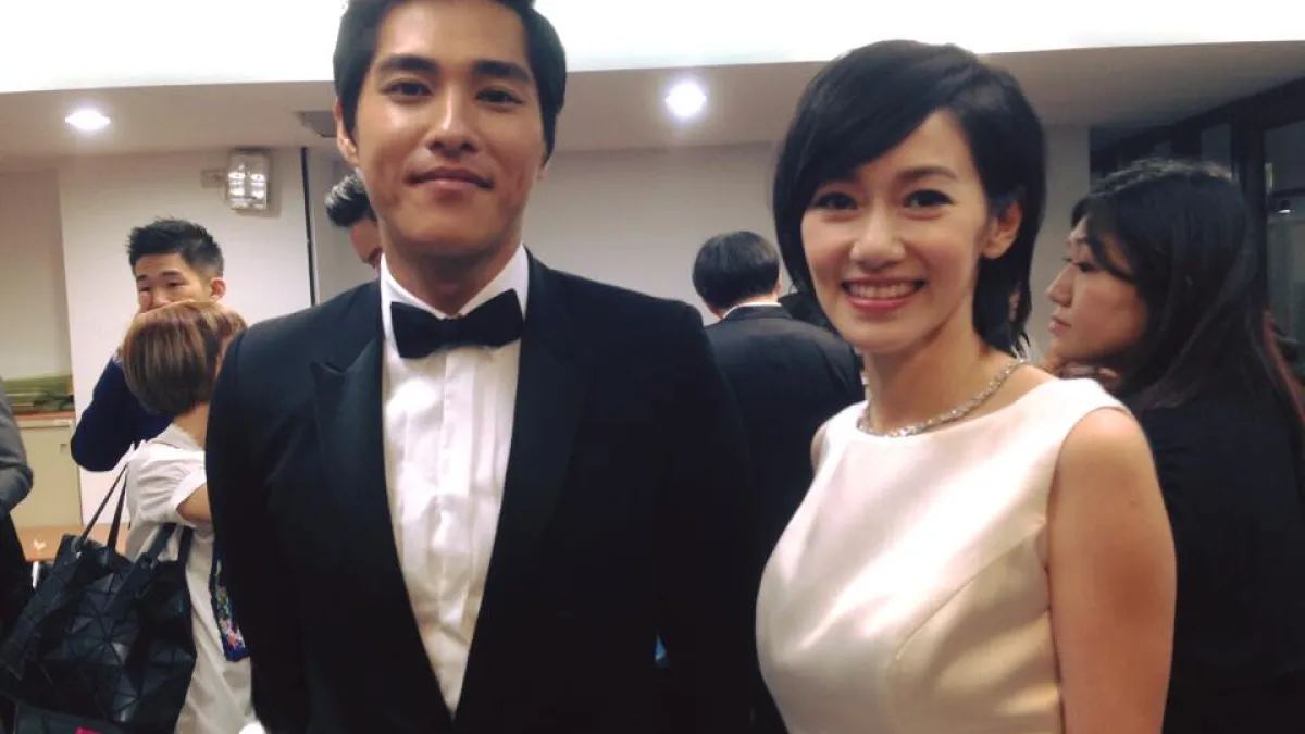 藍正龍(左)獲得戲劇類最佳男主角,妻子周幼婷陪他出席金鐘獎典禮。(取自藍正龍臉書)