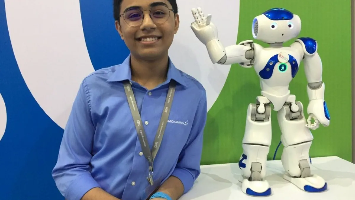 五歲學寫程式、14歲揪出IBM漏洞,今年15歲的印度少年Tanmay Bakshi一頭栽進人工智慧(AI)的世界,如今的他是全球最年輕的AI專家,未來想透過AI讓癱瘓病患開口說話。(圖/智慧機器人網提供)