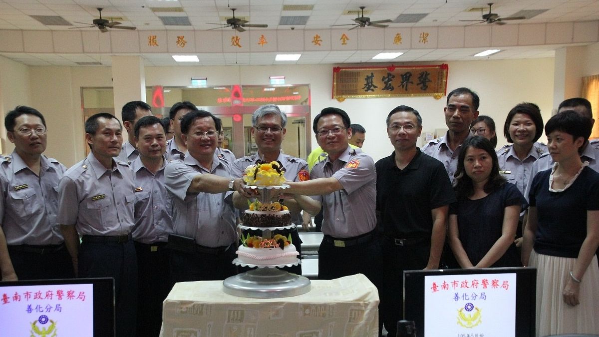 成立400個日子 善化分局粉絲頁按讚數破萬 成立400個日子 善化分局粉絲頁按讚數破萬
