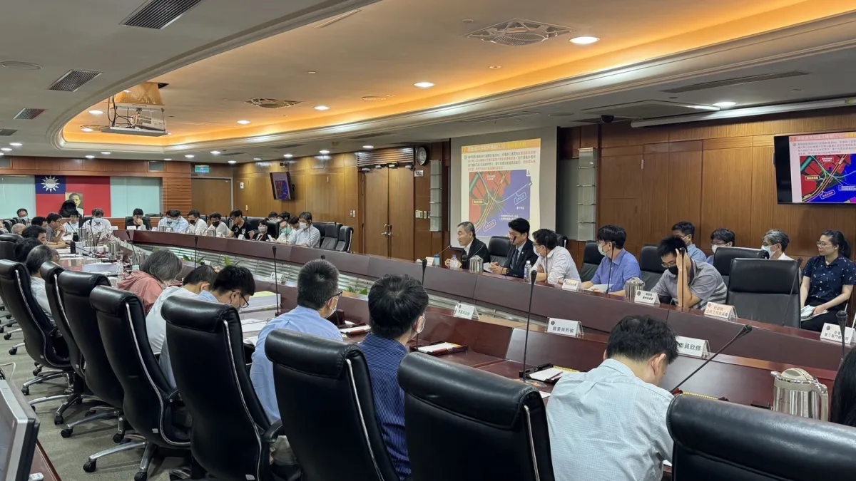 交通部2日召開「大眾捷運系統建設及周邊土地開發計畫審查委員會」審查會議,宣布台中機場捷運(橘線)可行性研究計畫審查通過。(圖/台中市政府)