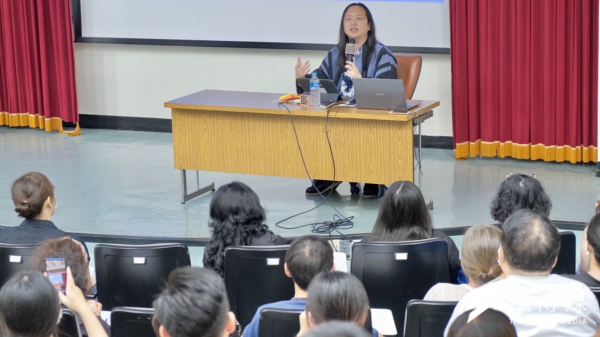 高雄市政府勞工局於10月13日舉辦名人分享講座,唐鳳政務委員以「台灣社會創新發展趨勢」為題進行分享。(圖/徐炳文攝) 高雄市政府勞工局於10月13日舉辦名人分享講座,唐鳳政務委員以「台灣社會創新發展趨勢」為題進行分享。(圖/徐炳文攝)