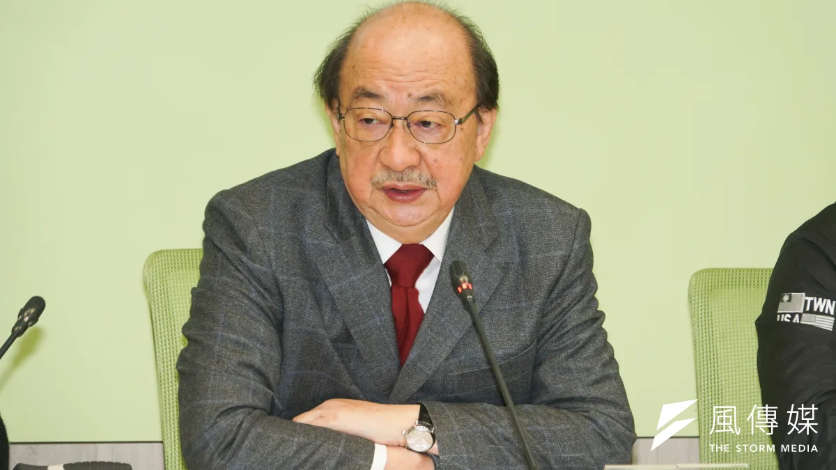 民進黨立院總召柯建銘跟隨民進黨立院黨團,在大法官同意權投票結束後召開記者會。(資料照,蔡親傑攝)