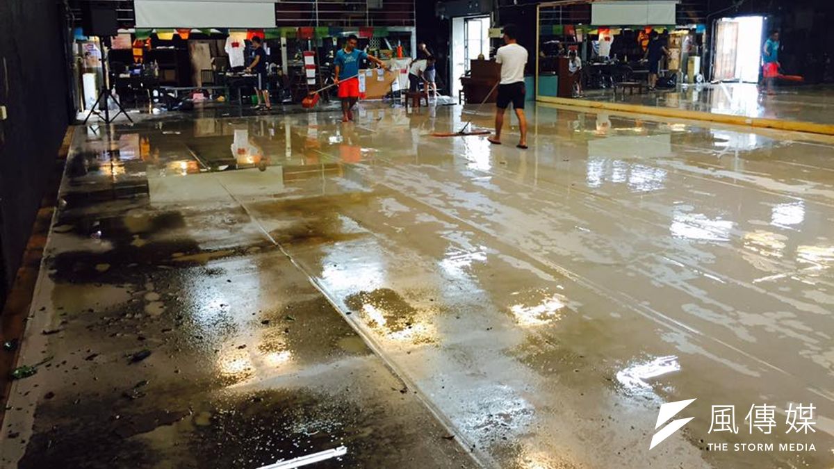 風災後的布拉瑞揚排練場,整修費粗估需要100萬元。(取自布拉瑞揚舞團粉絲專頁) 風災後的布拉瑞揚排練場,整修費粗估需要100萬元。(取自布拉瑞揚舞團粉絲專頁)