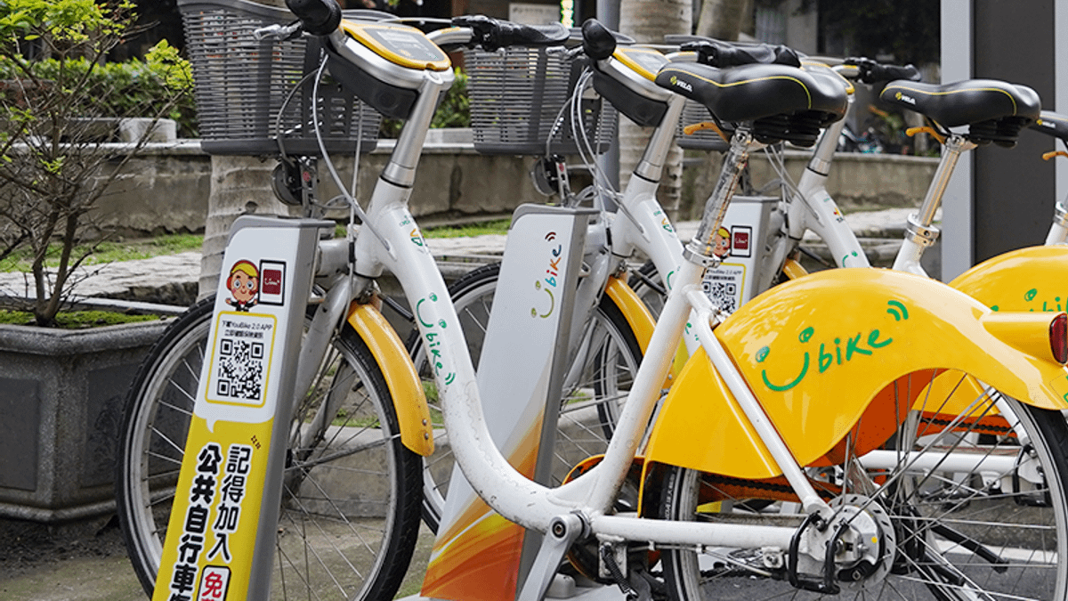 YouBike暫停一旁記得上鎖,否則恐會被有心人士偷騎走。(圖/翻攝自FB/YouBike大台北粉絲團) YouBike暫停一旁記得上鎖,否則恐會被有心人士偷騎走。(圖/翻攝自FB/YouBike大台北粉絲團)