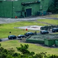 台湾軍は9月16日から18日までの3日間、年次「三軍統合精密弾薬射撃訓練」を実施した。その期間中、中国軍機による示威とみられる活動が続き、36時間、さらに70時間にわたって途切れることなく台湾周辺で飛行した。写真は屏東県の九鵬基地。(資料写真、劉偉宏撮影) 台湾軍は9月16日から18日までの3日間、年次「三軍統合精密弾薬射撃訓練」を実施した。その期間中、中国軍機による示威とみられる活動が続き、36時間、さらに70時間にわたって途切れることなく台湾周辺で飛行した。写真は屏東県の九鵬基地。(資料写真、劉偉宏撮影)