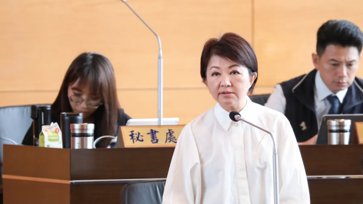 普發現金台中有機會加碼嗎?台中市議員林德宇18日在議會質詢,副市長黃國榮證實市府財政無力普發現金,坦言未償債務近800億元。(中央社記者趙麗妍攝)