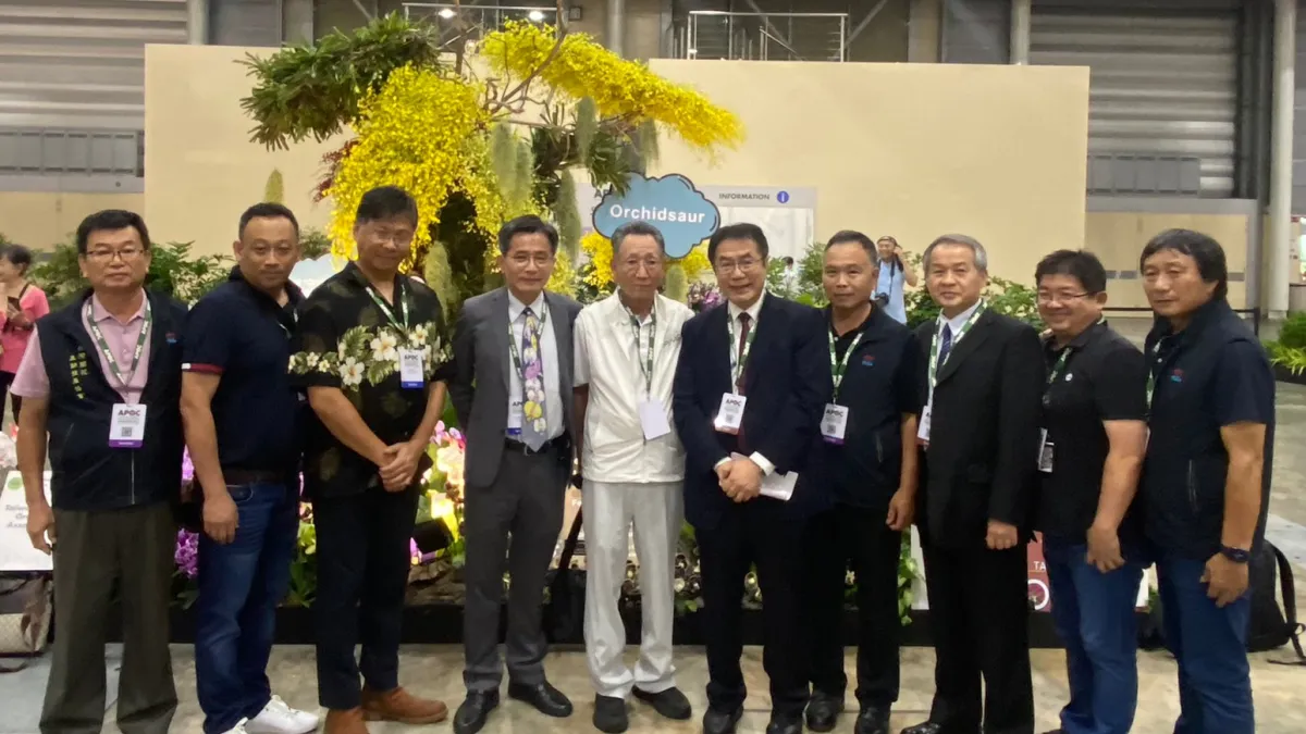 黃偉哲市長(右五)特赴新加坡參加亞太蘭展,並獲邀在閉幕式致詞。(圖/台南市府提供)