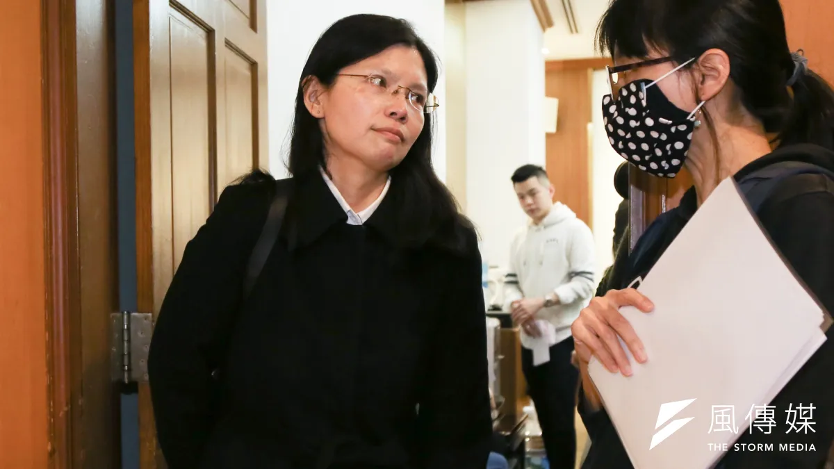 由於中國傳出有受刑人確診之事,台灣人權工作者李明哲妻子李淨瑜(見圖)18日發布聲明稿,表示至今仍不知李明哲是否依然平安健康,盼中國允許李明哲可以和家人通電話。(簡必丞攝)